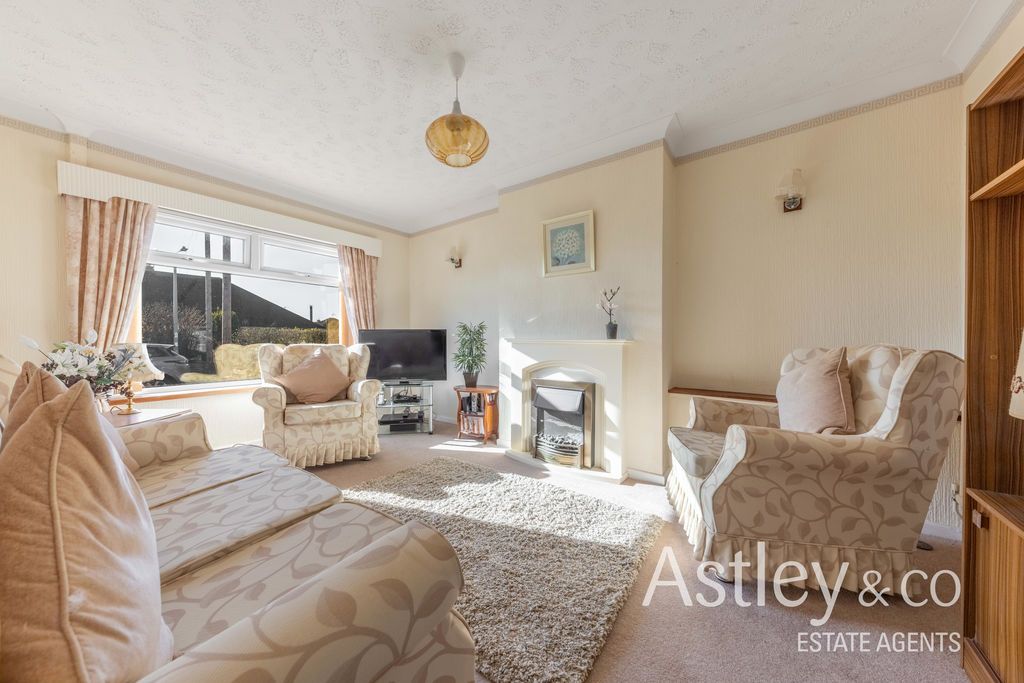 Property photo 2 of 13 Lounge