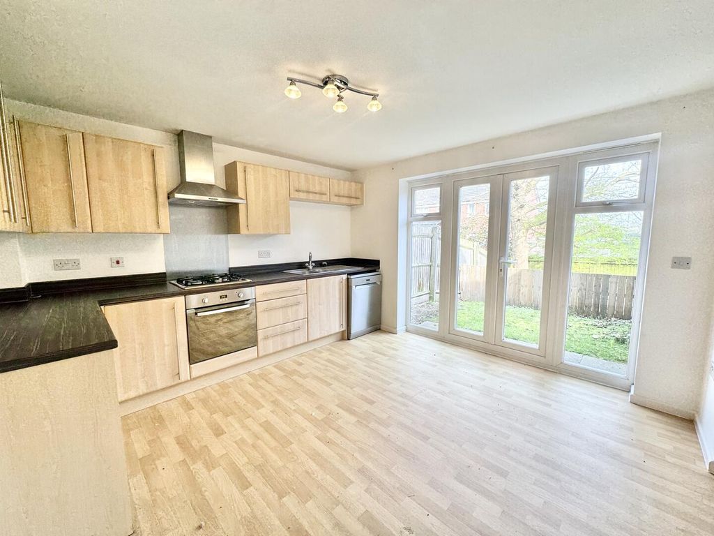 Property photo 2 of 16 Kitchen