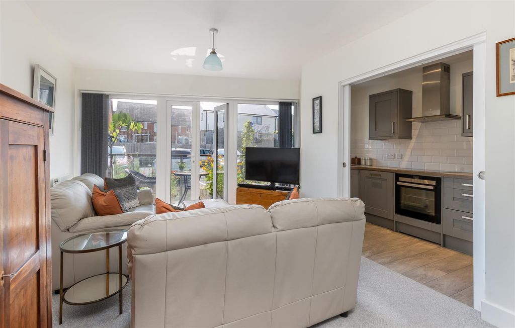 Property photo 1 of 25 An Immaculate Two Bedroom Apartment