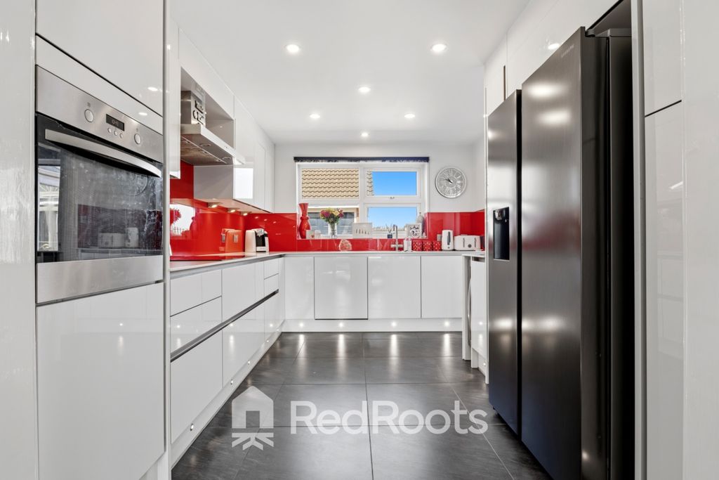 Property photo 2 of 33 5220163