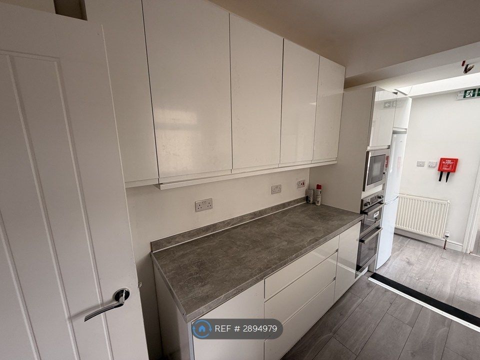 Property photo 3 of 34 Kitchen