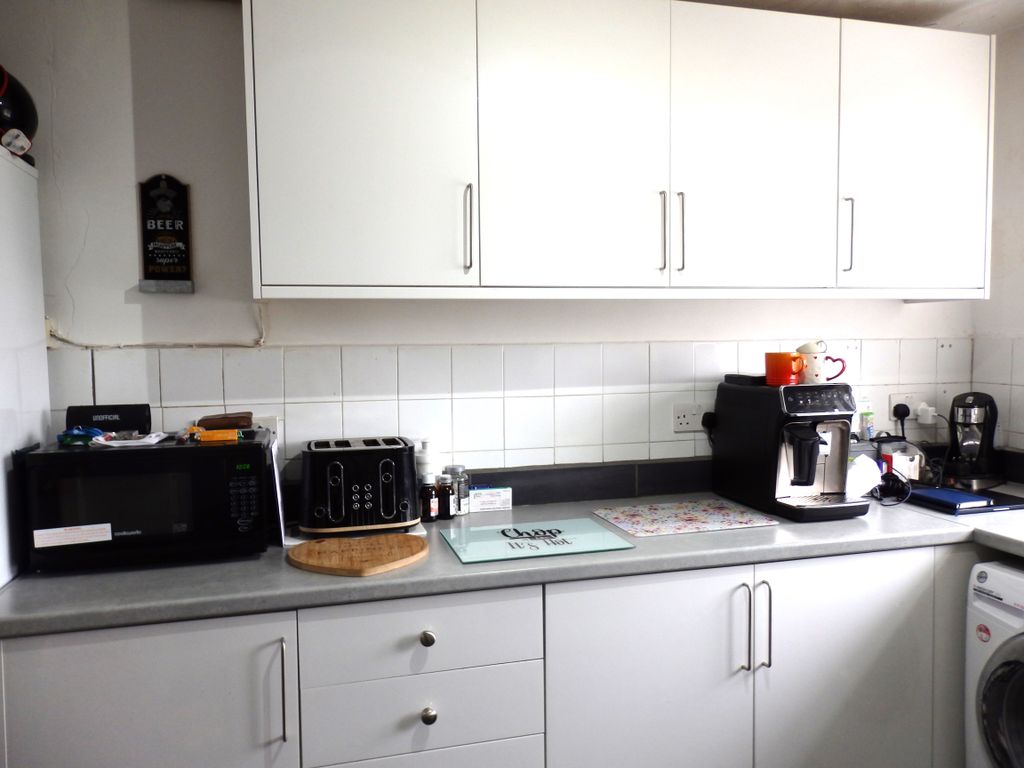 Property photo 2 of 23