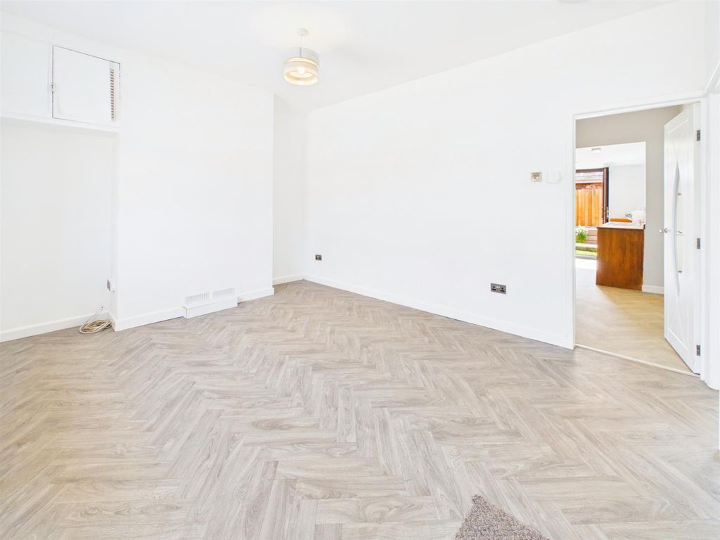 Property photo 3 of 23 Cam01766G0-Pr0755-Still009.Jpg
