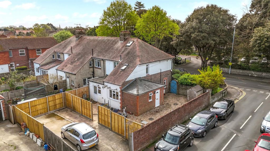 Property photo 1 of 16 External