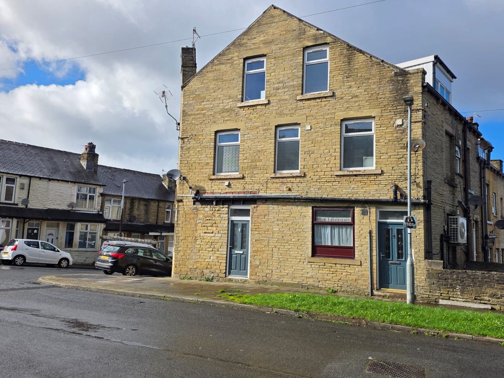 Property photo 1 of 27 24 Bromptom Road, Bradford, Bd4 7Jd