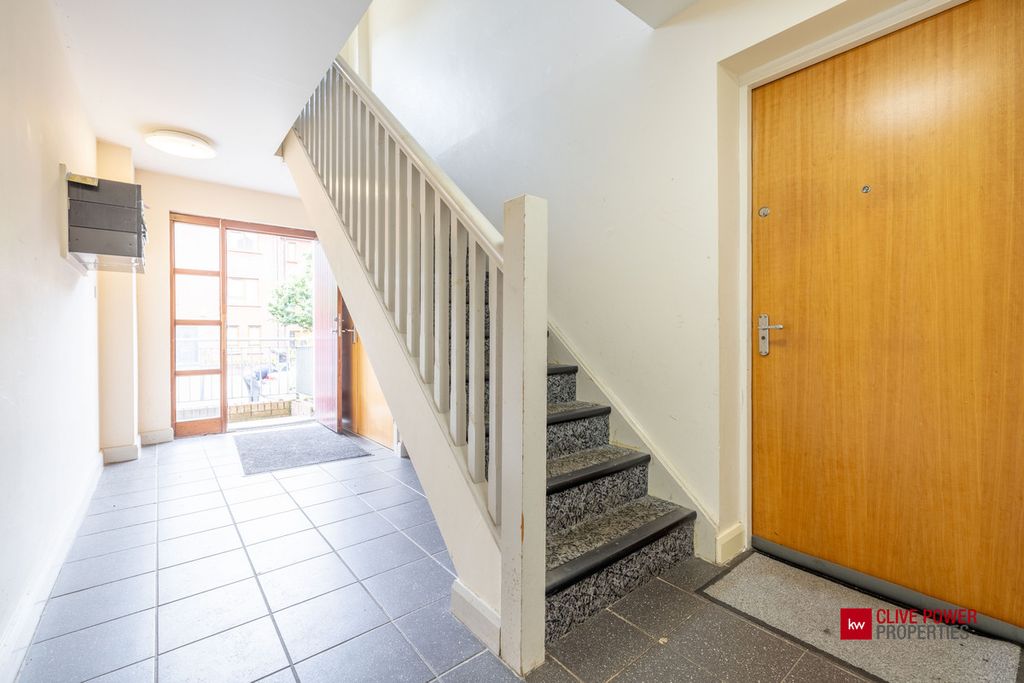 Property photo 2 of 40
