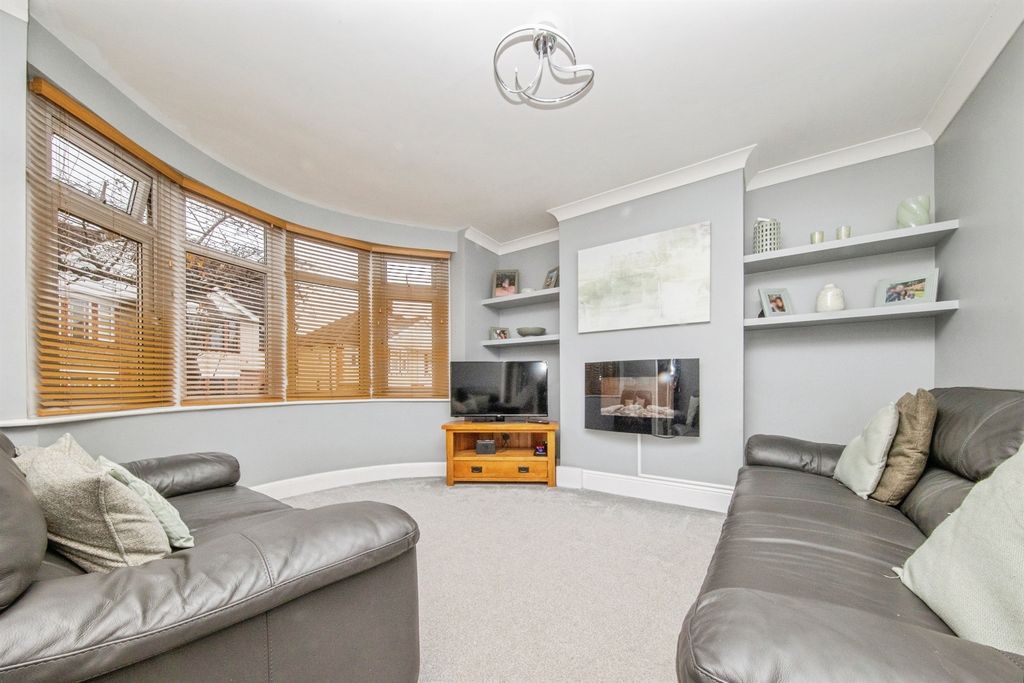 Property photo 3 of 19