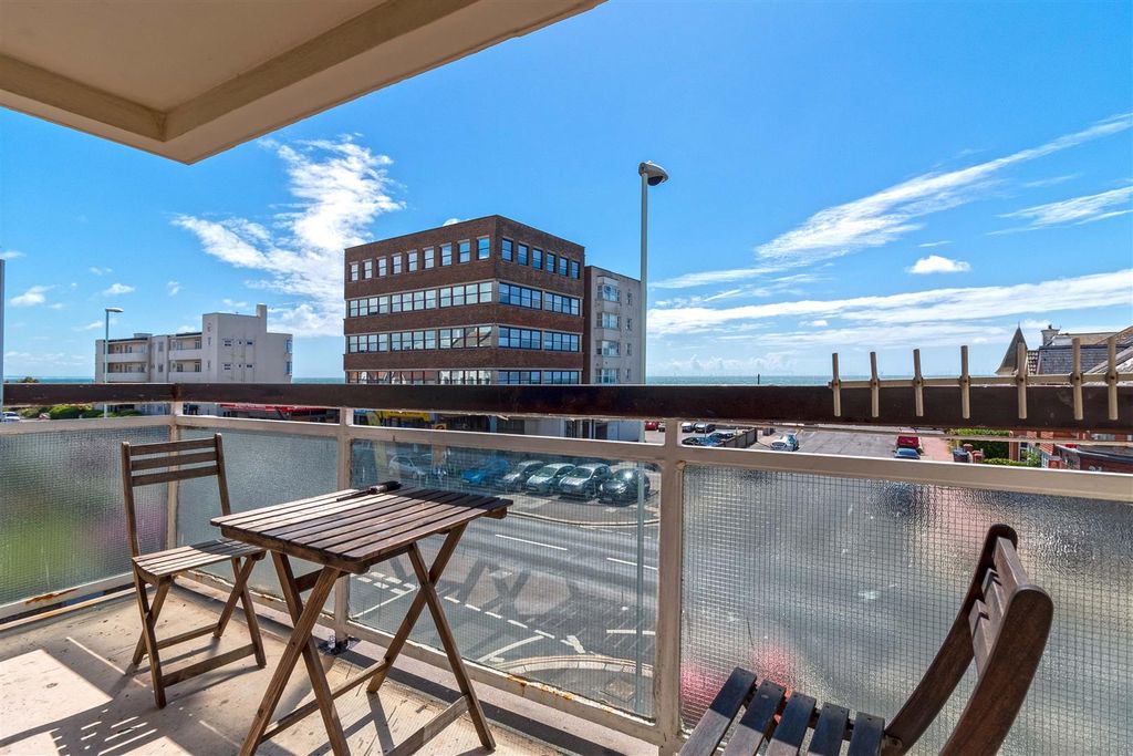 Property photo 1 of 10 To Let By Aspire Residential, On Brighton Road