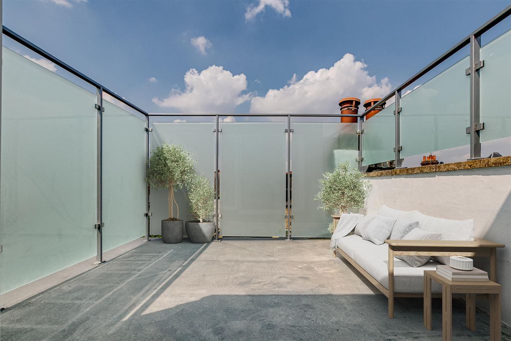 Property photo 2 of 7 Roof Terrace