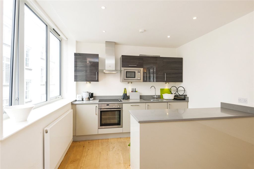 Property photo 3 of 10 Reception/Kitchen