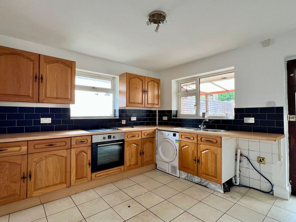 Property photo 3 of 14 Kitchen Dining Room