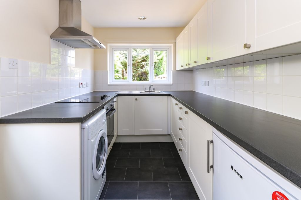 Property photo 2 of 7 Kitchen