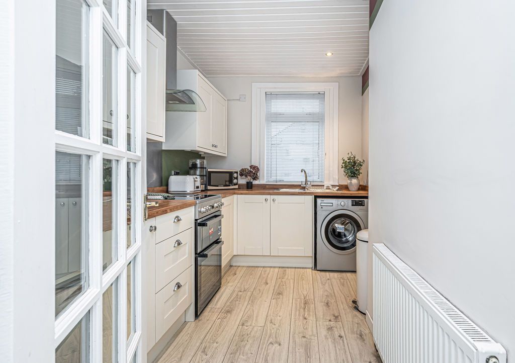 Property photo 2 of 24 Modern Kitchen