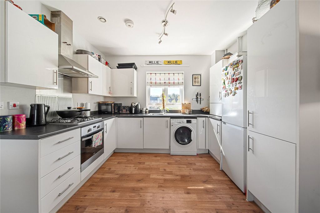 Property photo 2 of 11 Picture No. 12