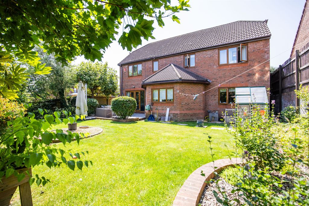 Property photo 2 of 32