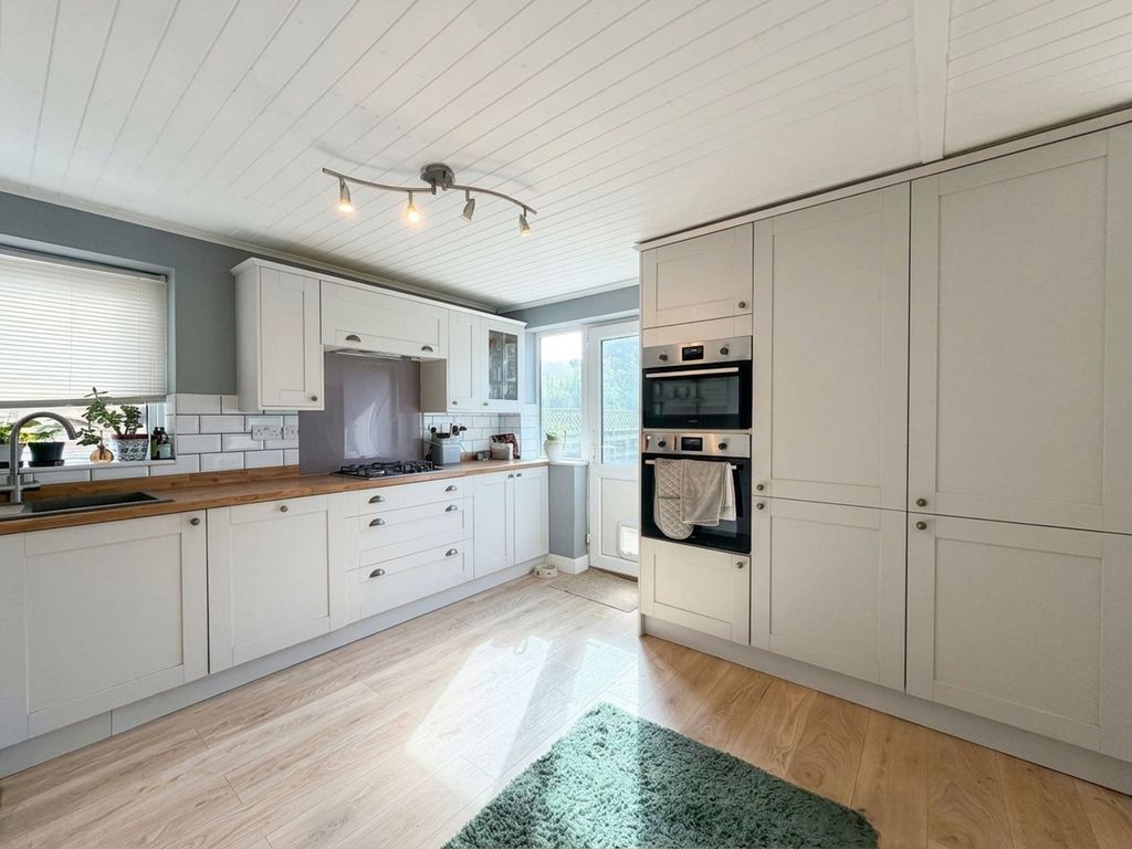 Property photo 3 of 16 Kitchen/ Diner