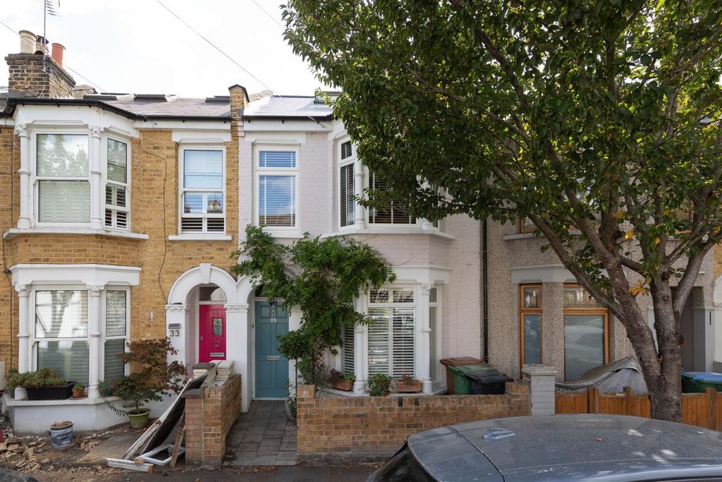 Property photo 1 of 43 Acacia Road, E17