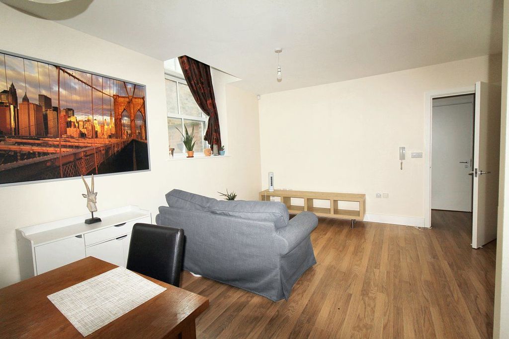 Property photo 2 of 8