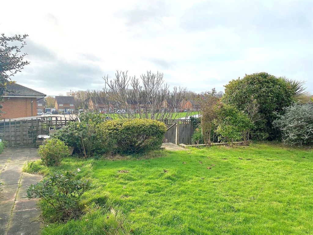 Property photo 2 of 14 59 Links Drive - Garden1.Jpg