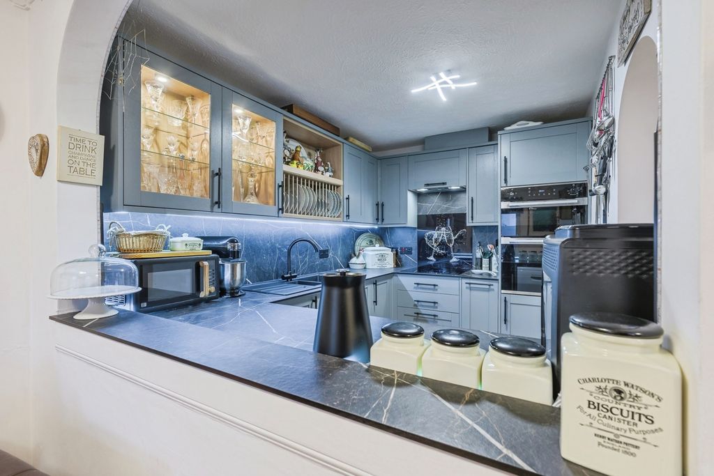 Property photo 3 of 22 Kitchen