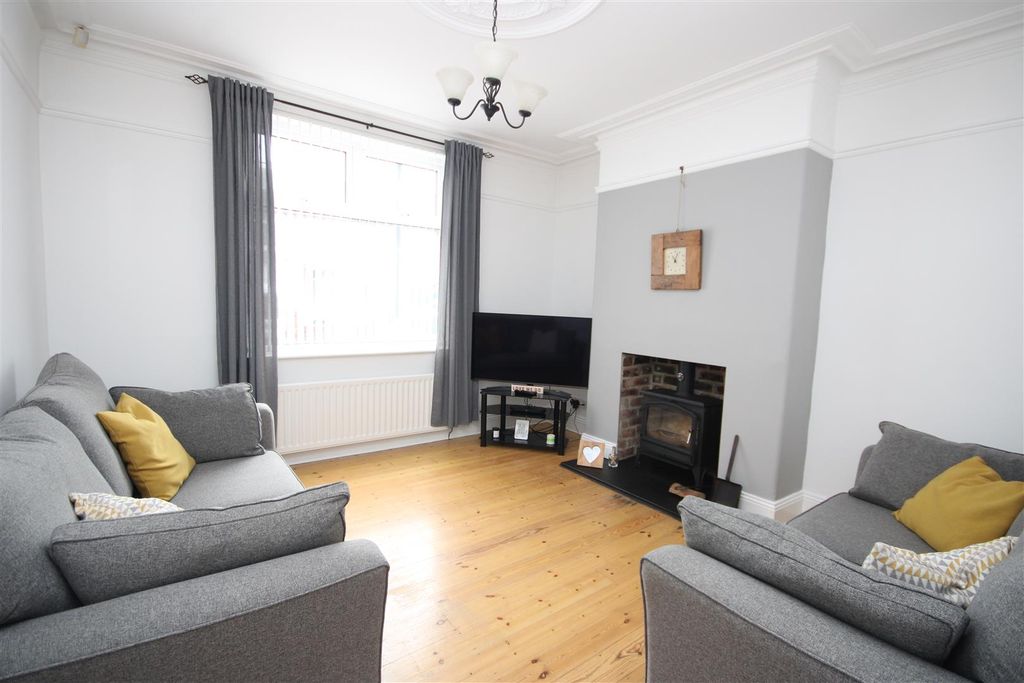 Property photo 2 of 20 Living Room