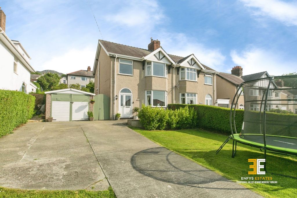 Property photo 1 of 31