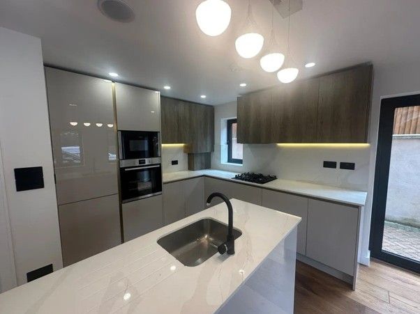 Property photo 1 of 7 Kitchen