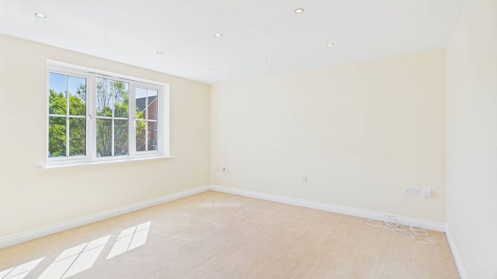 Property photo 3 of 7 4135605