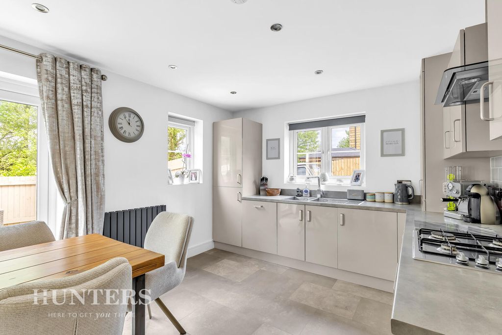 Property photo 2 of 22 Dining Kitchen