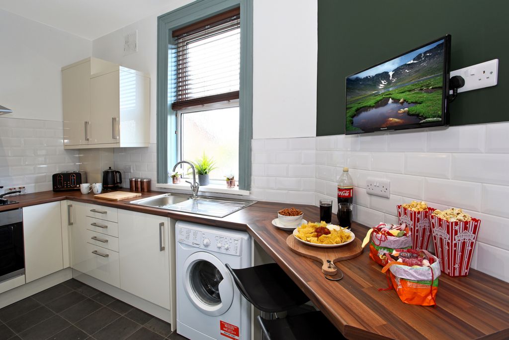 Property photo 2 of 31 Gallery