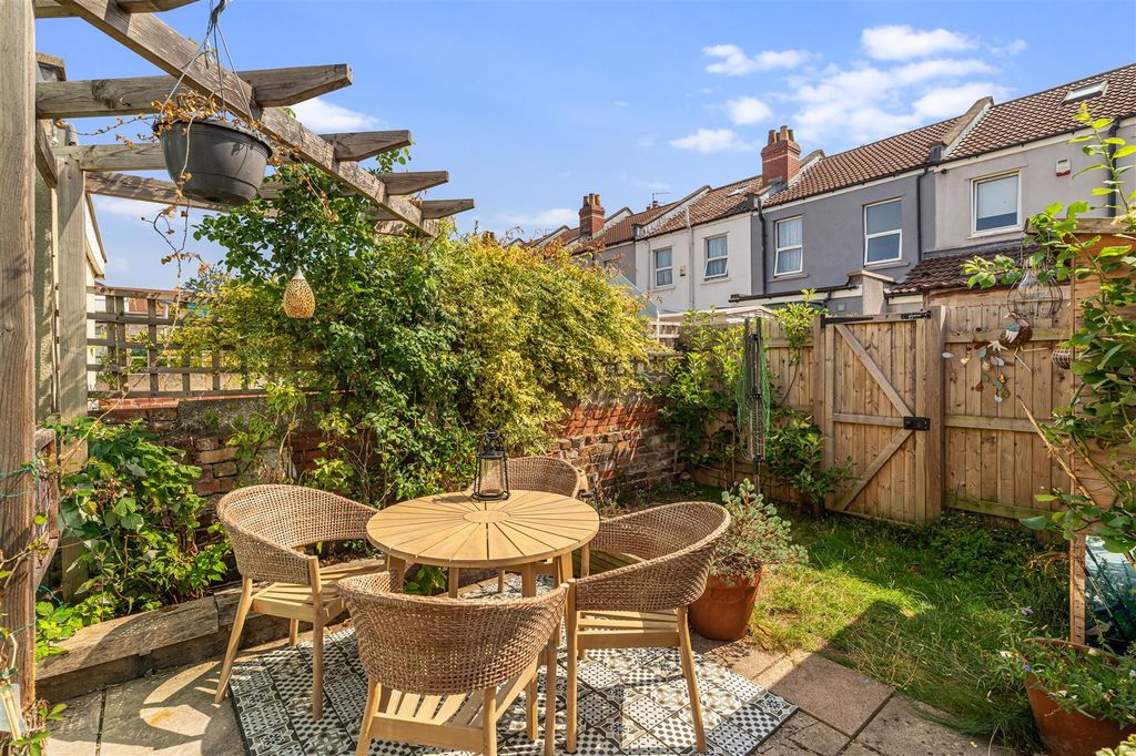 Property photo 3 of 13