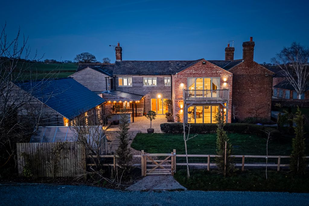 Property photo 2 of 41