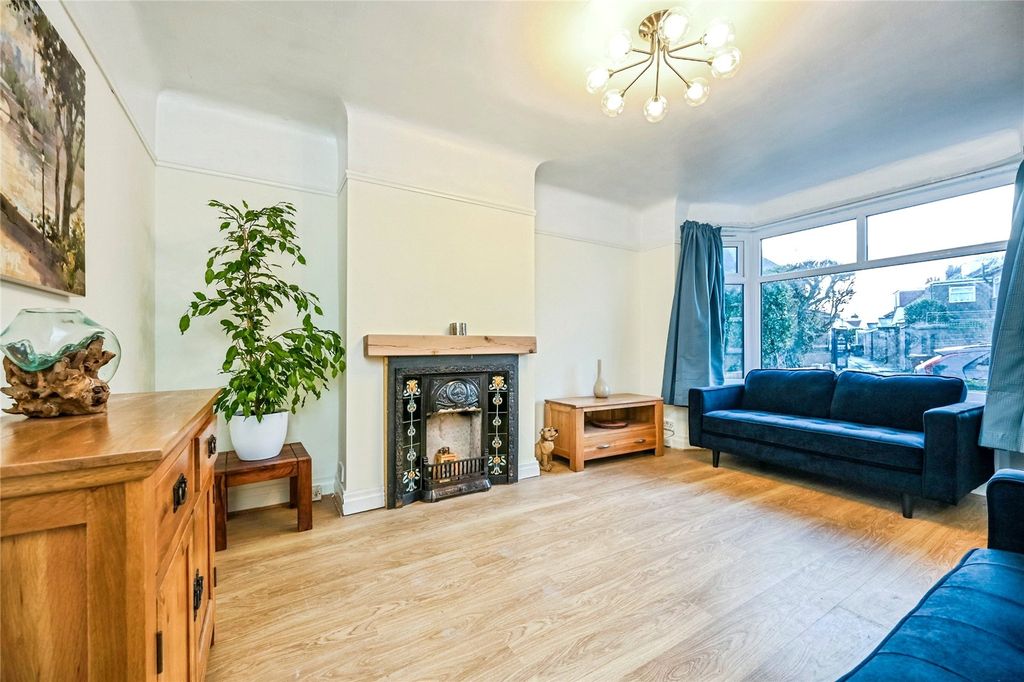 Property photo 2 of 16 Picture No. 23