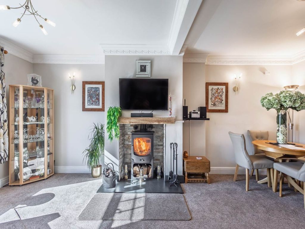 Property photo 3 of 20 Fire