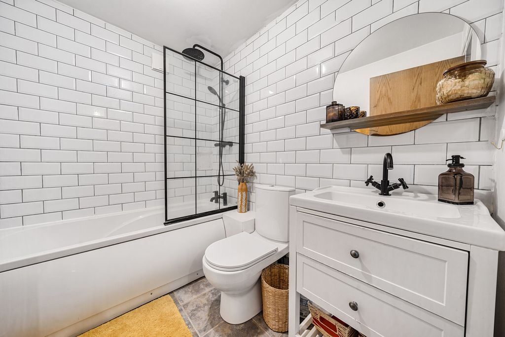 Property photo 3 of 13 Bathroom
