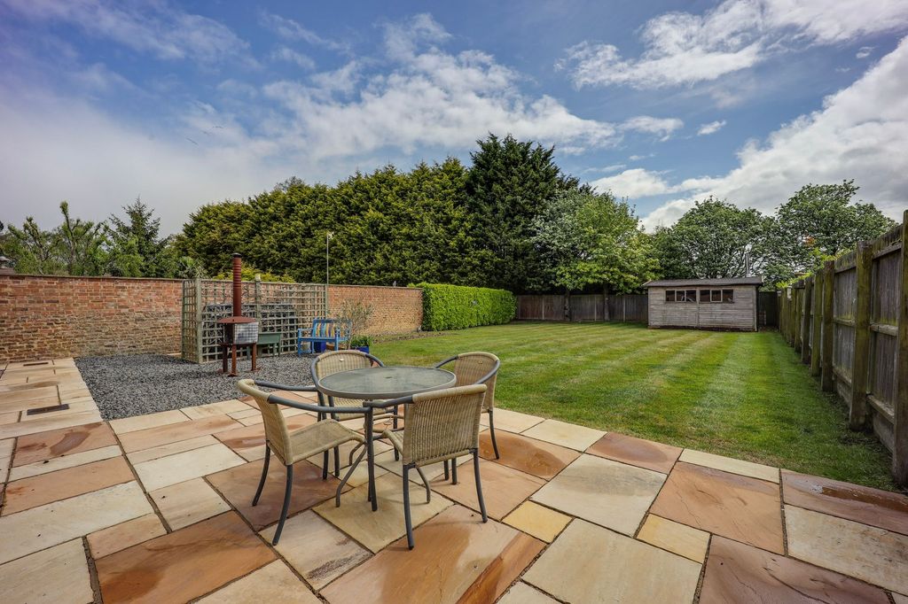 Property photo 2 of 32