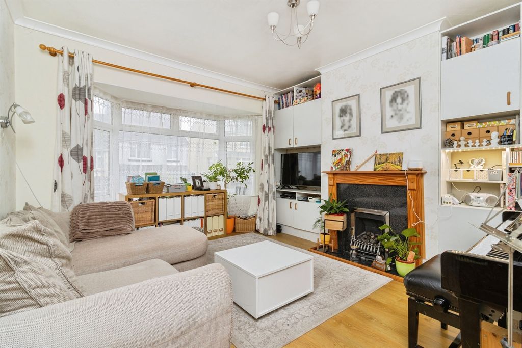 Property photo 2 of 27