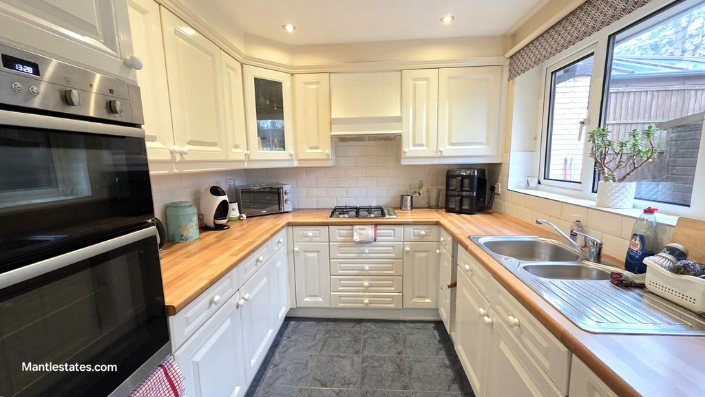 Property photo 2 of 23 Kitchen