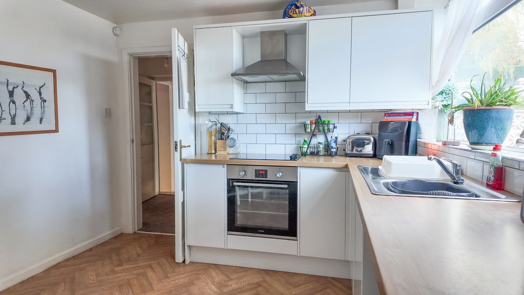 Property photo 2 of 14 Kitchen