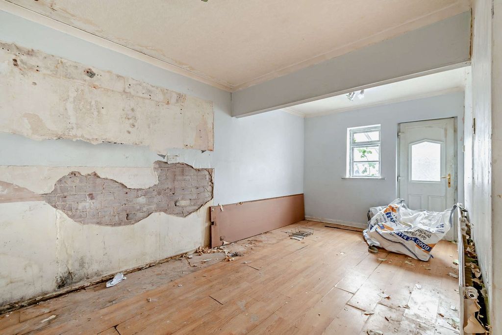 Property photo 2 of 26