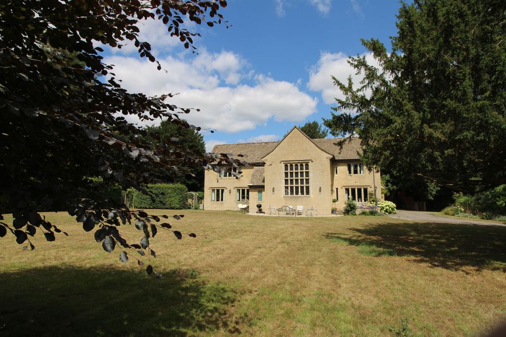 Property photo 1 of 33
