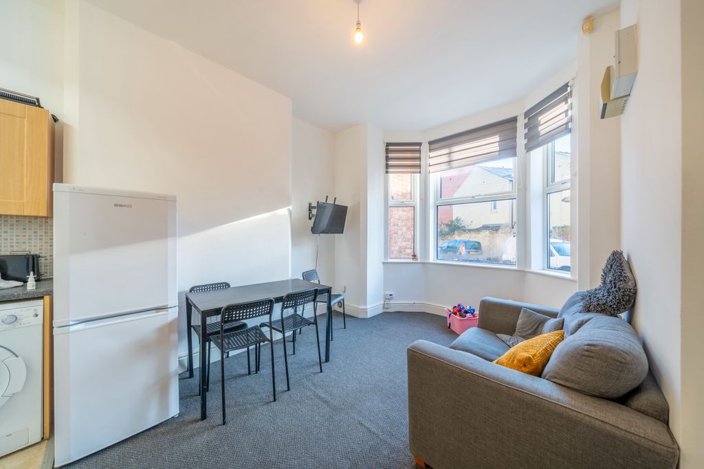 Property photo 3 of 19