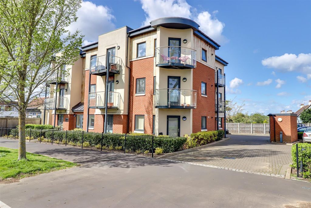 Property photo 1 of 17