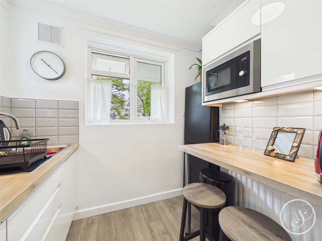 Property photo 3 of 14 Kitchen