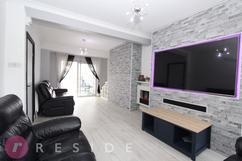 Property photo 3 of 20 Lounge