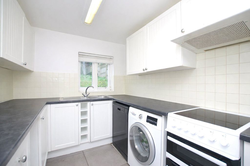 Property photo 2 of 9 Picture No. 15