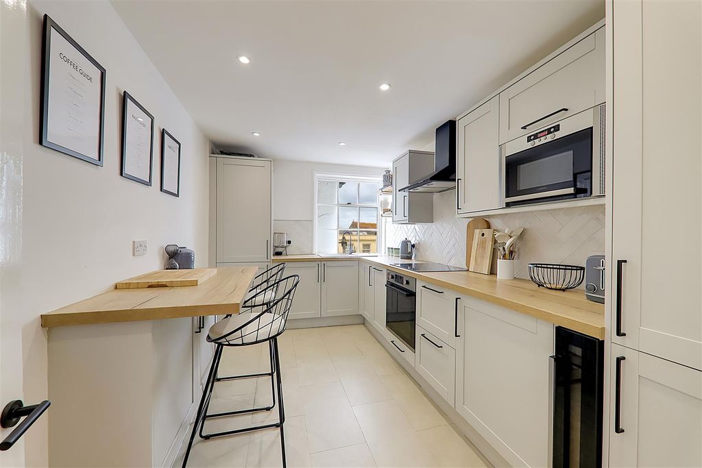 Property photo 2 of 17 Modern And Fitted Kitchen
