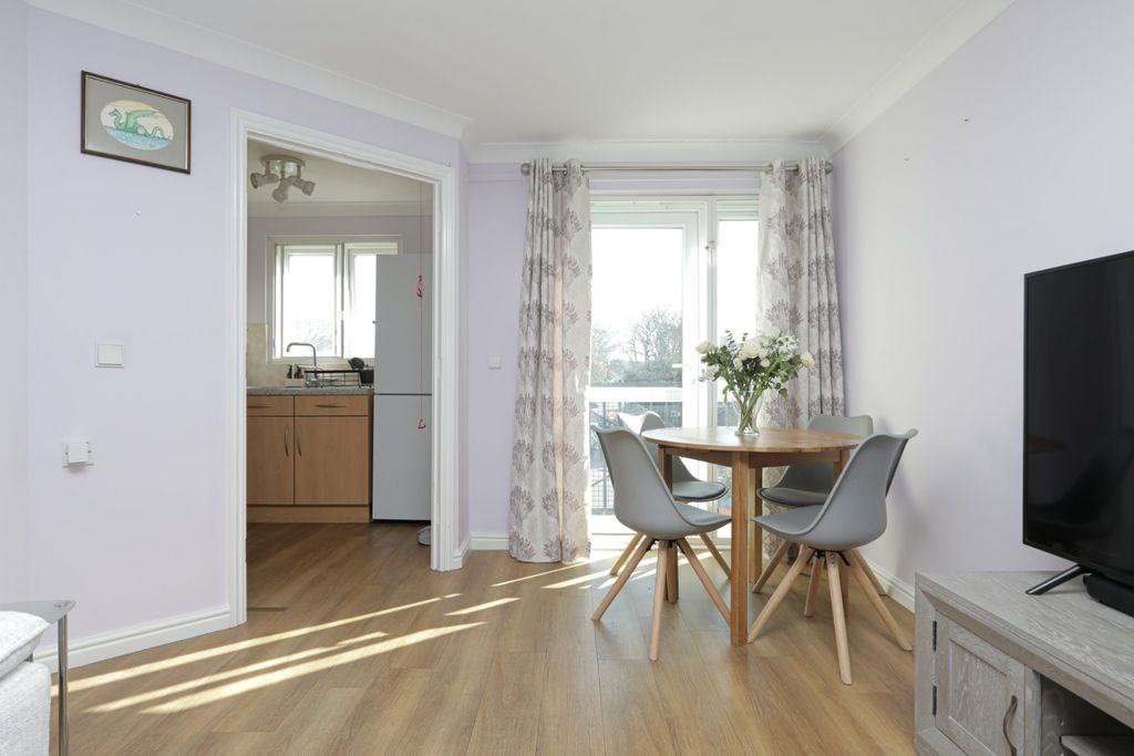 Property photo 3 of 12 Picture 3