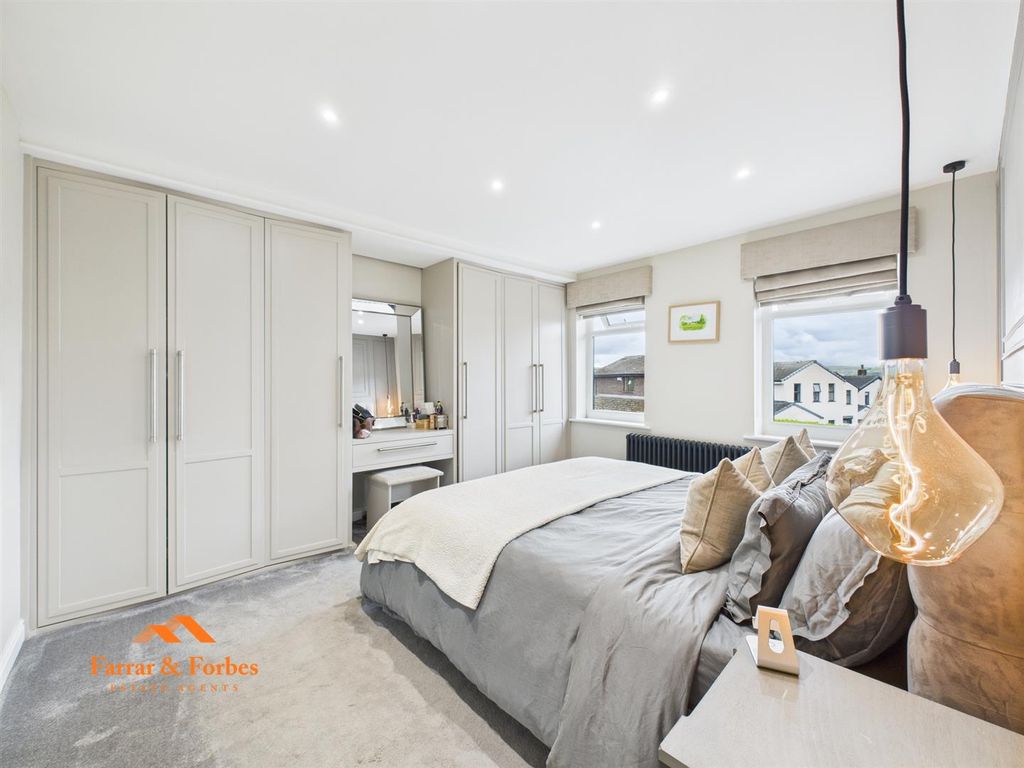 Property photo 3 of 32 Cam03956G0-Pr0133-Still016.Jpg