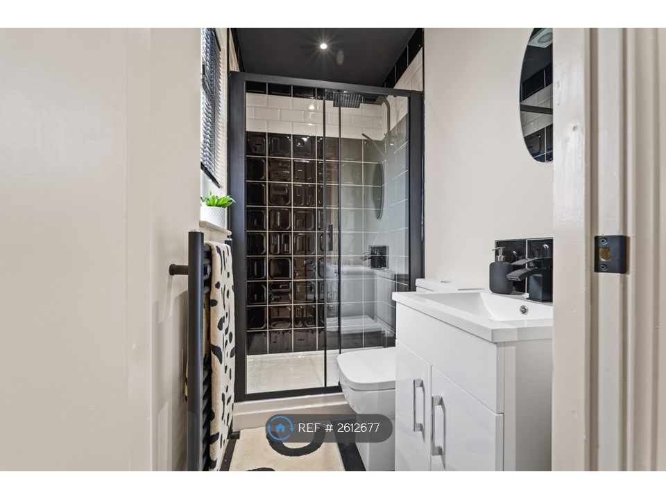 Property photo 3 of 13 Ensuite